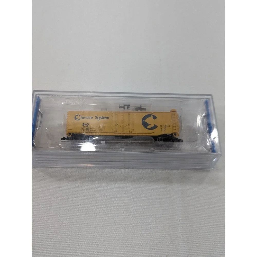 New Bachmann -‎ Ho Scale - Plug Door Chessie System B&O Boxcar #71059